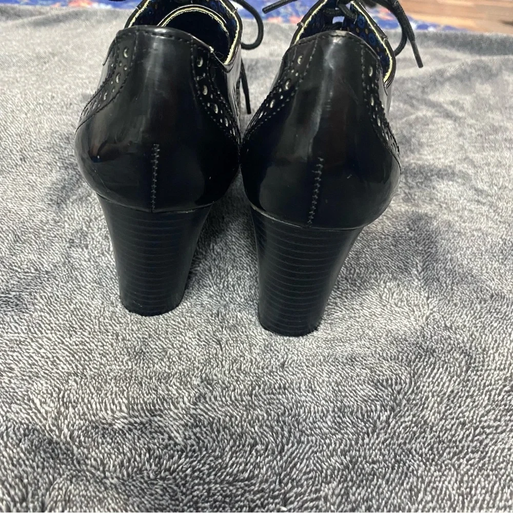Dexflex Comfort black patent leather wingtip Oxford shoes.‎ Festival